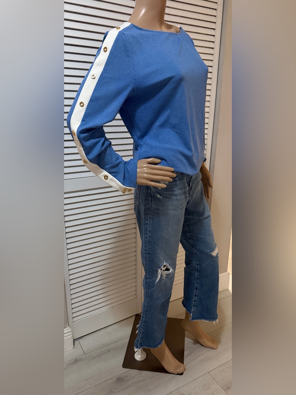 St. John Sport Blue Contrast Snap Sleeve Top – Gold Logo Buttons